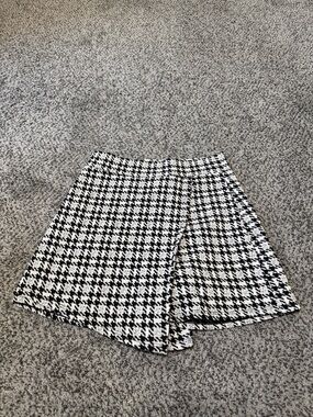 Classic Black & White Houndstooth Skater Skort